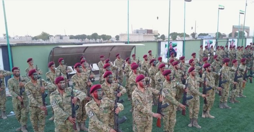 Bu törenler, Fırat Kalkanı Harekatı bölgesindeki Bab ilçesine bağlı Bzaa beldesinde, 6 aylık askeri eğitimlerini bitiren 1000 yeni üyesi içindi.