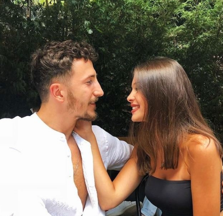 Karabulut, sosyal medya hesabı Instagram üzerinden bir fotoğraf yayınladı.