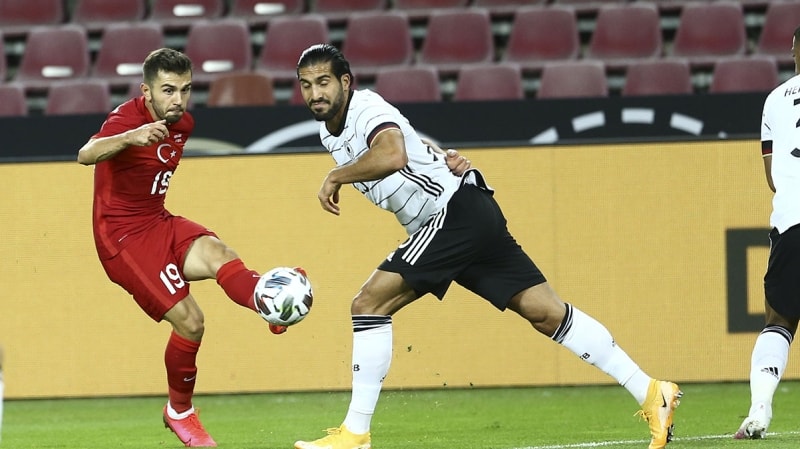 Oyuncunun garip davranışlarına Alman futbolcular da bir anlam veremedi.