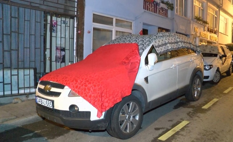 Bu sebeple vatandaşlar, değerli araçlarını korumak için canla başla çalışıyor.