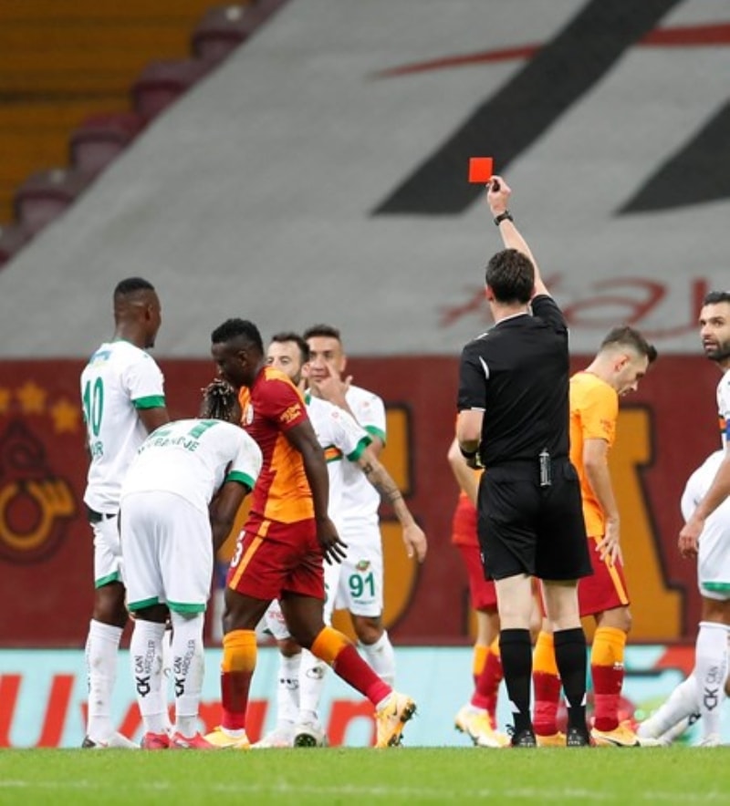 Galatasaray fizik olarak iyi değil. Christian Luyindama ve Marcao fizik olarak iyi ama Marcao öyle uçan falan bir oyuncu değil. Bana 'Luyindama mı, Marcao mu?' derseniz, hemen Luyindama'yı alırım.