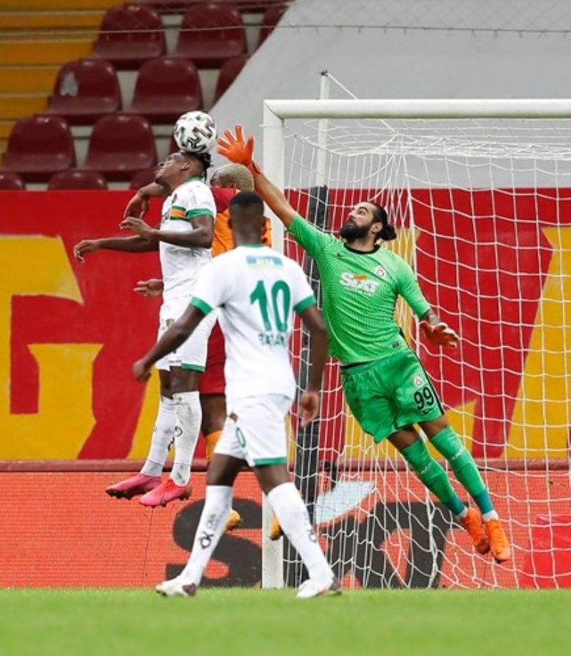 Alanyaspor, sahasında Galatasaray'ı 2-1 mağlup etti.