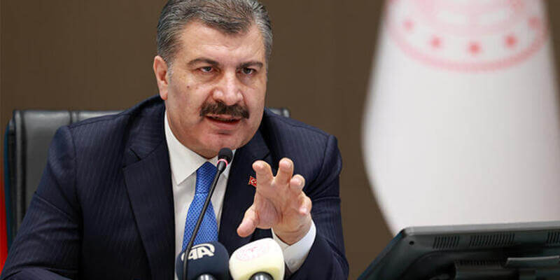 Sağlık Bakanı Fahrettin Koca, Twitter hesabından yaptığı açıklamalarda sürekli olarak vatandaşları maske, mesafe ve hijyen kurallarına riayet etmeye davet ediyor. Ancak buna rağmen bazı vatandaşlar ne yazık ki halen kuralları ihlal ediyor.