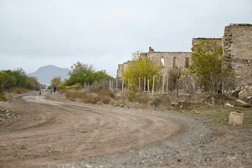 Azerbaycan ordusu, 27 Eylül 2020 tarihinde başlatılan seferberlik doğrultusunda Dağlık Karabağ'da harekat gerçekleştirdi.
