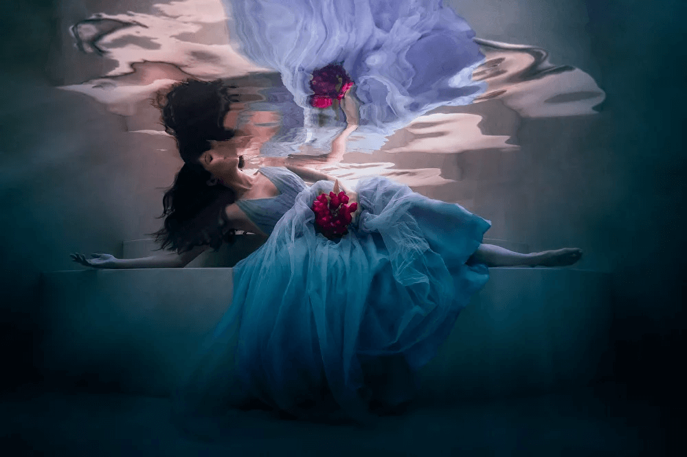 2020 ND Fotoğraf Yarışması'nın Acemiler kategorisinde Yılın Özel Keşif Ödülü'ne layık görülen Fransız fotoğrafçı Charlotte Bories'in Uyuyan Sular isimli fotoğraf serisinden bir tanesi