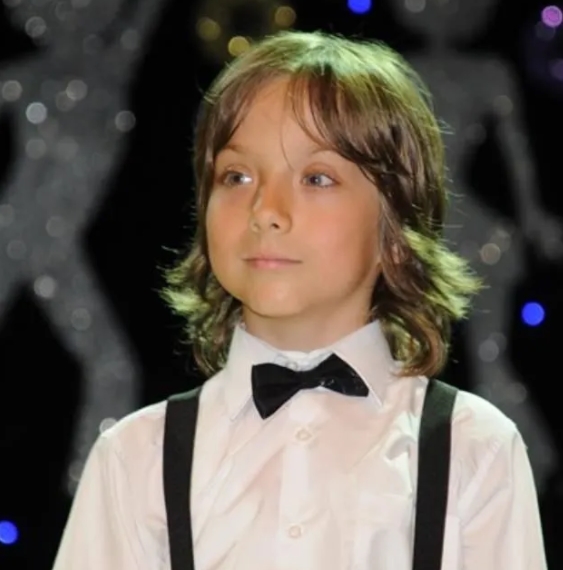 Genç oyuncunun annesi, 2018 yılında geçirdiği bir trafik kazasından sonra hayatını kaybetmişti.