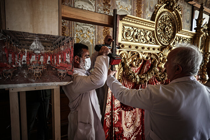 Barok, rokoko ve neoklasik gibi Batı kökenli mimari formlardan yararlanılan sarayın yapımında Osmanlı geleneksel sanat ve kültür ögeleri Batılı bir anlayışla yoğrulup yeni bir yoruma ulaşıldı.