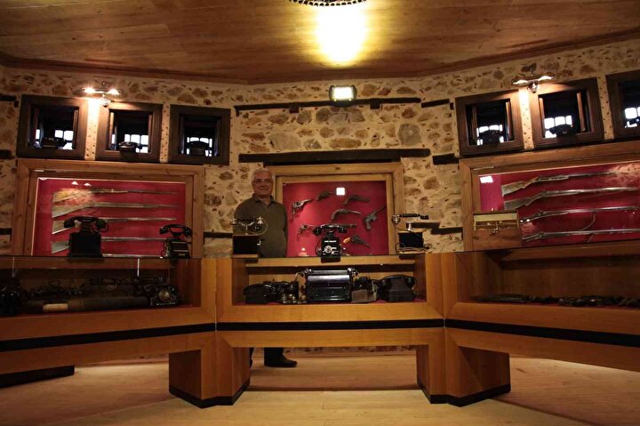 İnşası sırasında iskele olarak kullanılması için dışarıda bırakılan ahşap kısımlarının düğmeye benzetilmesi nedeniyle