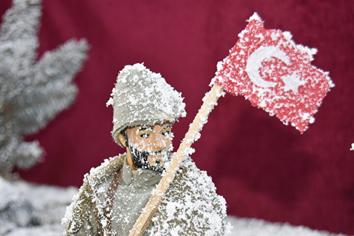 Araştırma görevlisi Emine Erdoğan, Sarıkamış'ta yaşanan olayların canlandırılmasıyla ilgili 2 yıldır proje planladığını ve ilkini hayata geçirdiğini söyledi.