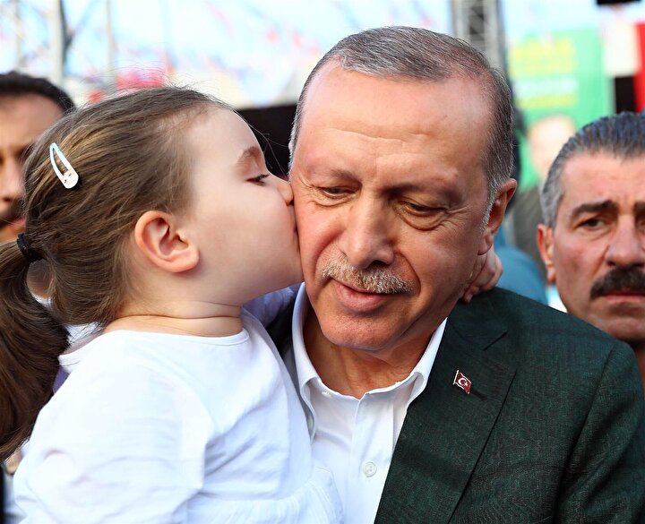 ÇOCUKLARDAN GEÇMİŞ OLSUN MESAJI Erdoğan'ın Koronavirüse yakalandığı dönemde çocuklardan CİMER'e pek çok geçmiş olsun mesajı geldi.