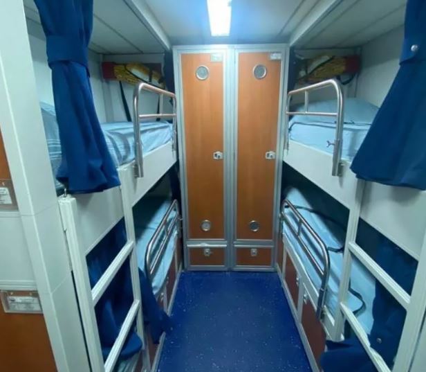 İkinci alan sarı alan, biraz daha ağır bilinç durumunu biraz daha kaybetmiş ama kendinde olan, iletişim kurulabilen hastalar için hazırlanmış bir alan. Malzemeler, teknik ekipler, pek çok imkan burada sağlanmış durumda.