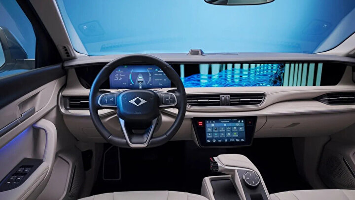 T10X Türkiye’de ve sınıfında ilk kez “yoğun trafik pilotu” asistan özelliğini sunarak kullanıcıların 15 km/saat hıza kadar olan yoğun trafikte ellerini direksiyondan ayırıp T10X’in kontrolünde ilerlemelerini sağlayacak.