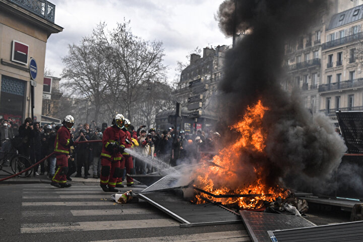Kentteki gösteriler devam ediyor.