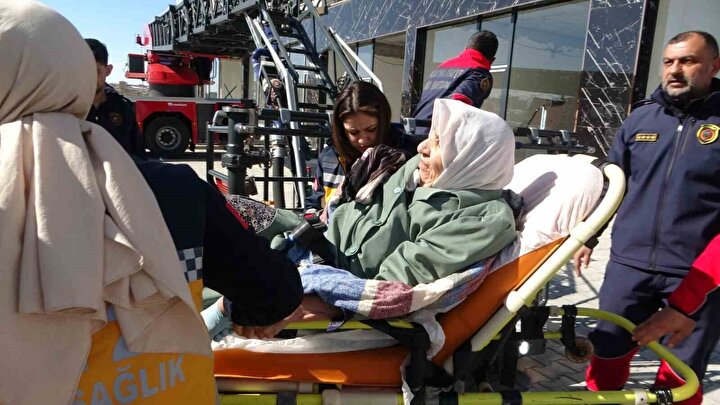 Göstericiler, hükümetten, mecliste oylama yapılmadan nihai olarak kabul edilen reformdan vazgeçilmesini talep etti.