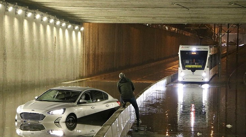 Antalya'da Alt geçitleri su bastı