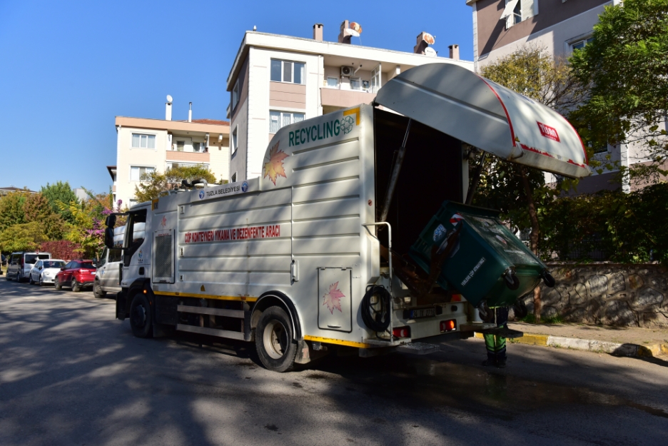 Tuzla Belediyesi temizlik ekipleri