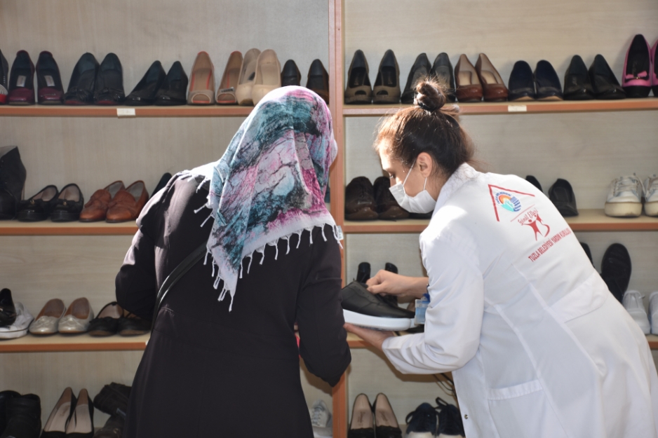 Tuzla Belediyesi'nden ihtiyaç sahibi ailelere kıyafet desteği