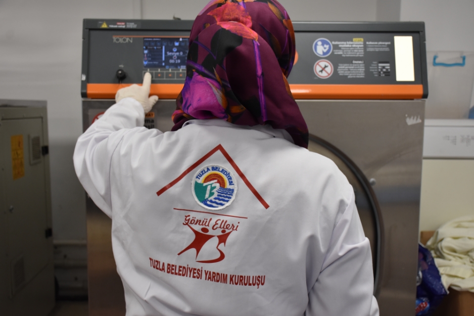 Tuzla Belediyesi'nden ihtiyaç sahibi ailelere kıyafet desteği