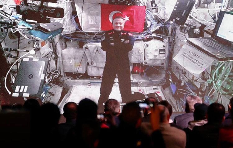 Astronot Alper Gezeavcı'dan Teknofest'e selam