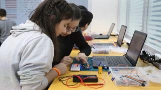 Sultanbeyli Belediyesi Bilim Merkezleri gençleri bilime kazandırıyor