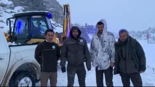 'Giden Geri Gelmez Dağları'nda mahsur kalan görevliler kurtarıldı
