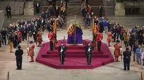 İngiltere Kraliçesi 2. Elizabeth'in cenazesine akın