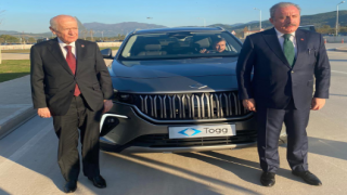 Devlet Bahçeli Togg'a dua edip bindi