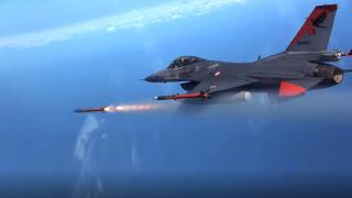 Bozdoğan füzesinden yine tam isabet!