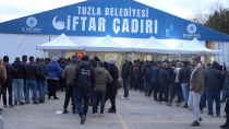 Tuzla Belediyesi’nin Kırıkhan ve Tuzla’daki çadırlarında ilk iftar