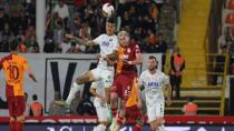 Alanyaspor'u deplasmanda 4 - 0 yenen Galatasaray liderliği geri aldı